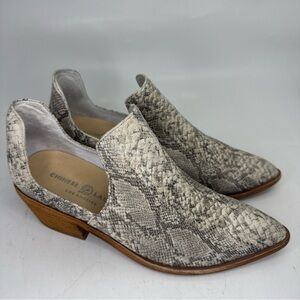 Chinese Laundry Focus Booties Ankle Boots Snake Print Point Toe Women's Sz 6.5